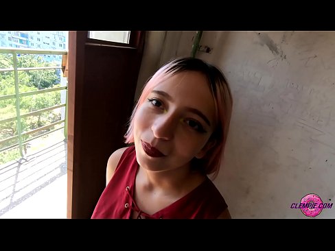 ❤️ Študentka čutno sesa neznanca v zaledju - sperma na njegovem obrazu ❤ Domače porniče pri nas